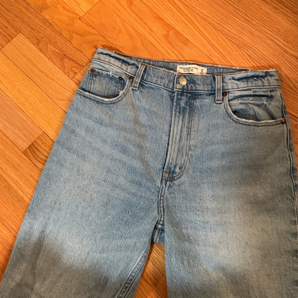 Abercrombie & Finch the 90’s Straight Ultra High Rise w/ Slits at Ankle 29/8 - Picture 5 of 14